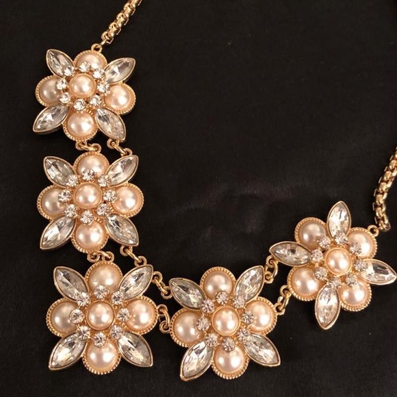 🆕🔥Oversize Floral Crystal&Pearl Necklace-Peach - Picture 1 of 3
